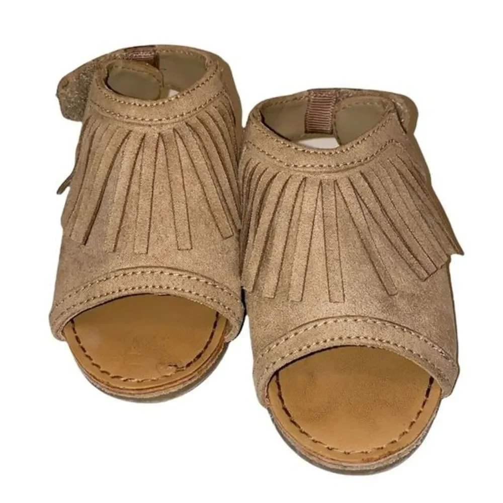 🎀3/$23🎀 crazy 8 nude fringe bootie flats